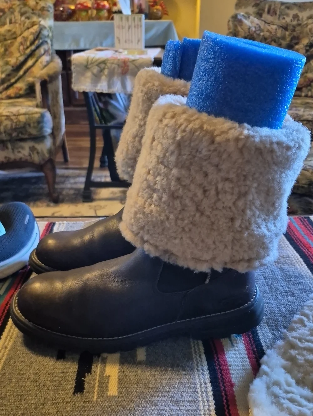 .UGG Brooks Tall model number 5490).VGC. Dark Brown Leather/sherling Insole